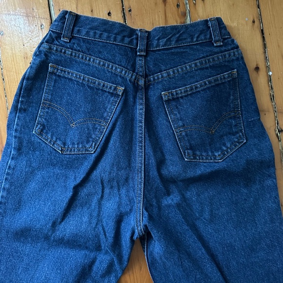 High waisted straight leg vintage Levi’s - Picture 3 of 3